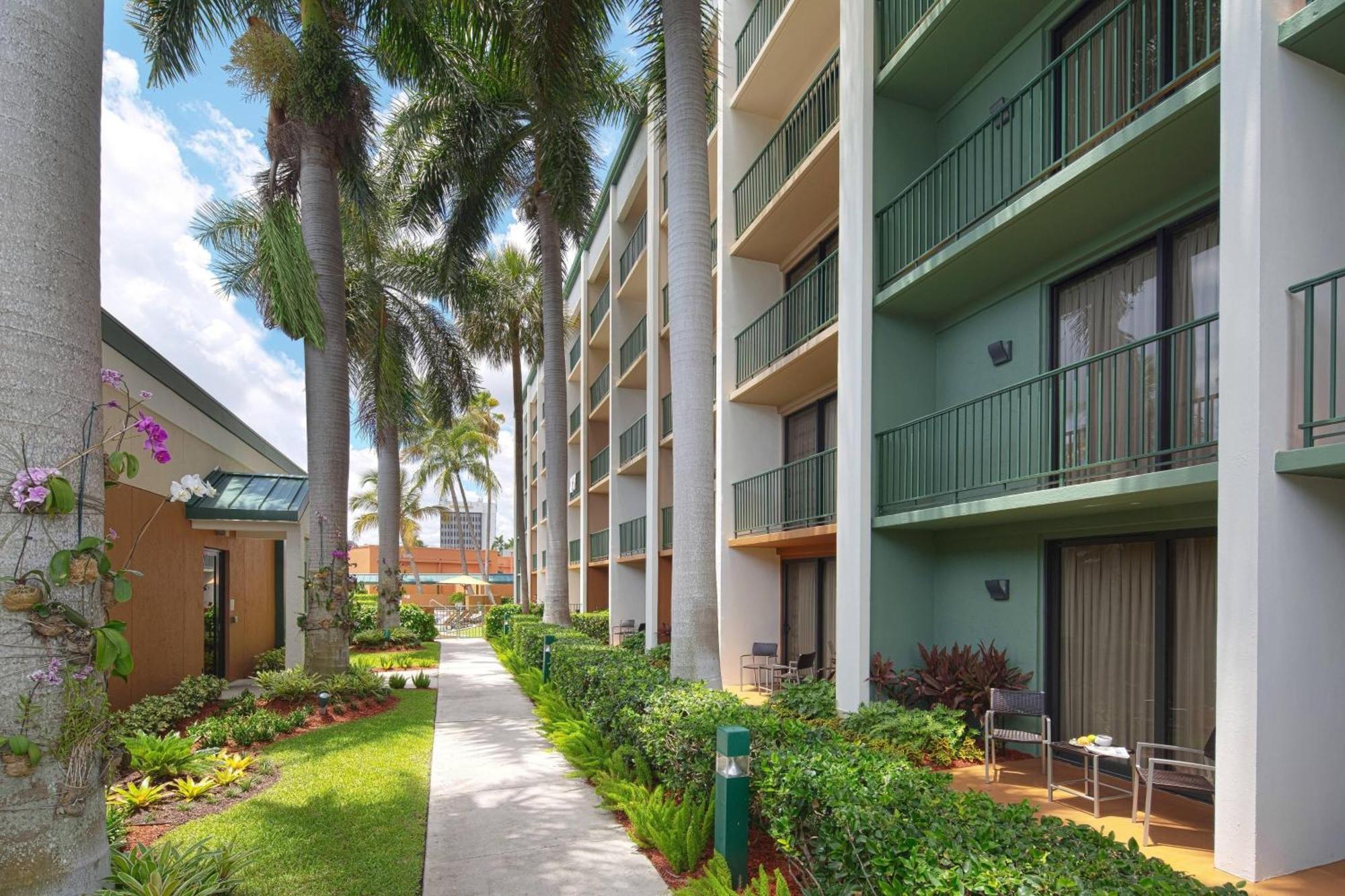 Courtyard By Marriott Fort Lauderdale East / Lauderdale-By-The-Sea Hotel Exterior foto